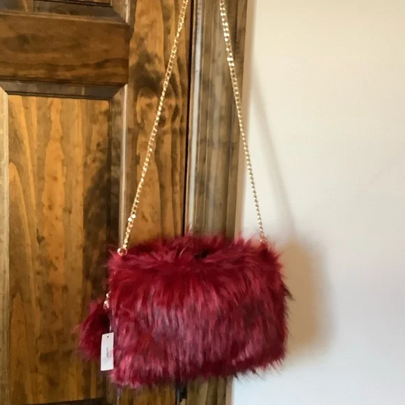 Elegant Burgundy Faux Fur Crossbody Bag - Picture 2 of 10